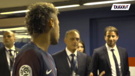 05/08/2017 — Neymar foi apresentado pelo PSG no Parque dos Príncipes