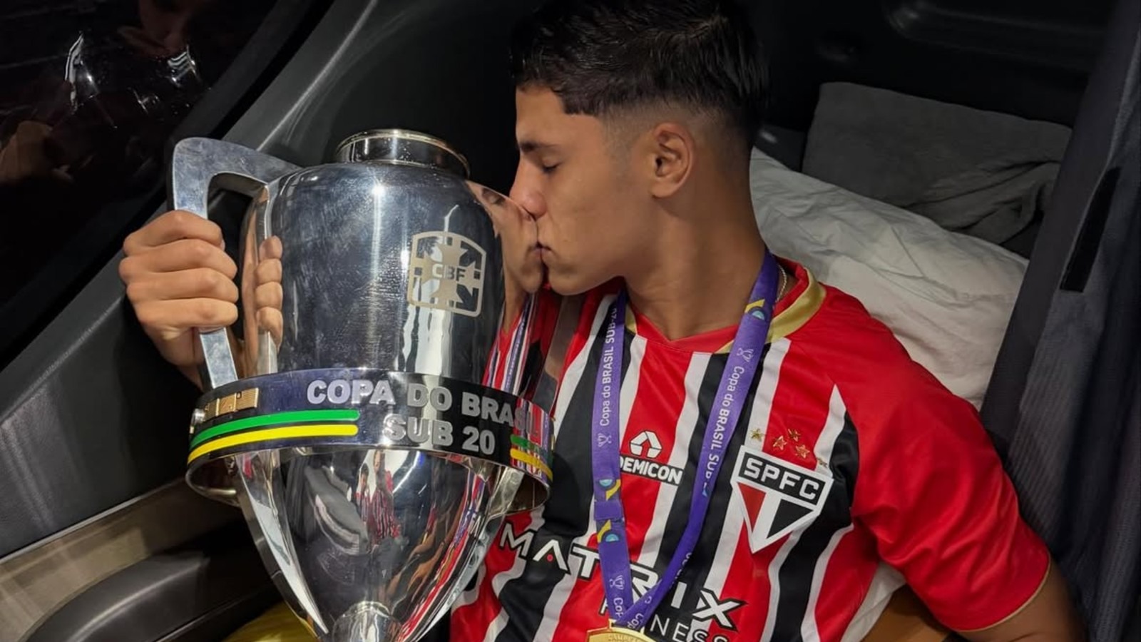 Lateral do São Paulo é detido após atropelamento que matou idoso em Barueri