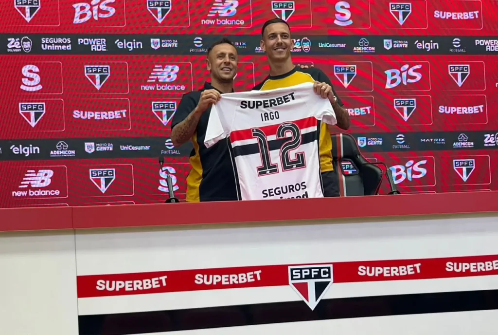 Iago Borduchi é apresentado pelo São Paulo e diz ter sido influenciado por conversa com Ceni