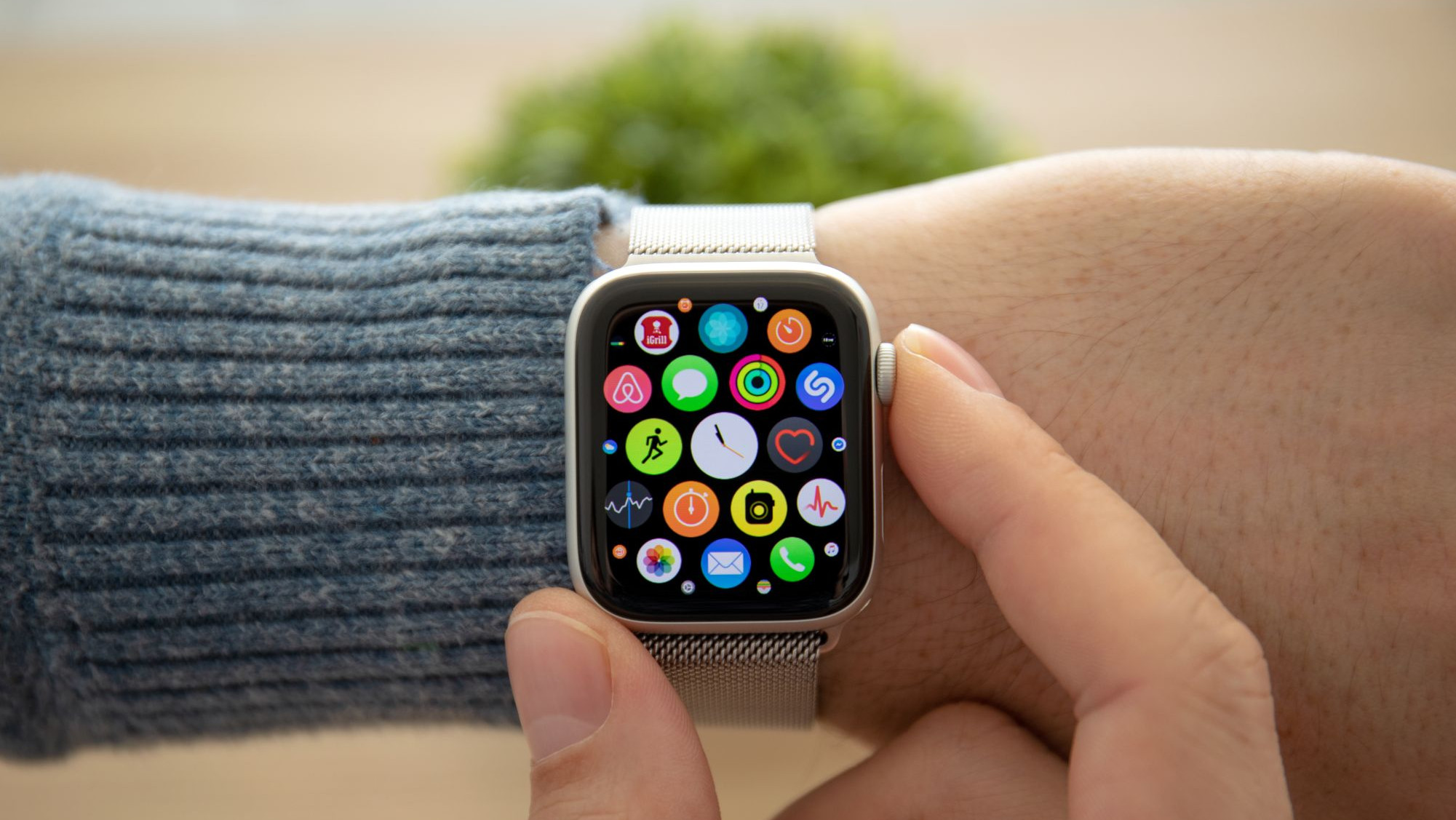 Apple avalia mudança ampla no Apple Watch, incluindo opção sem tela