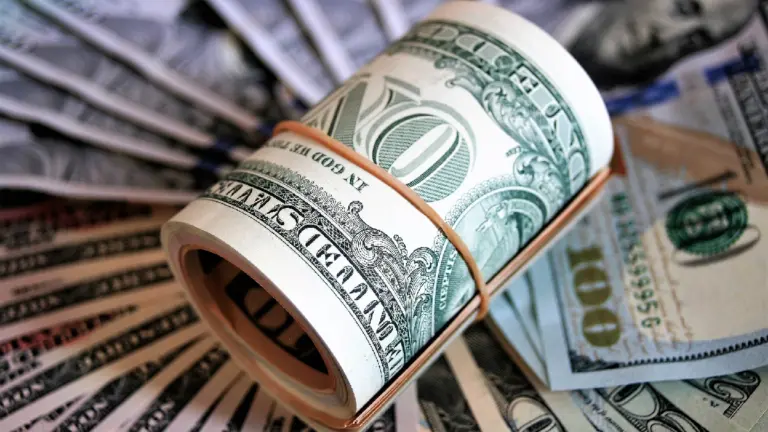 Mercado vê volatilidade e possíveis altas do dólar até o fim de 2026