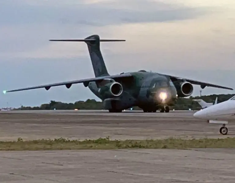 Colômbia fecha compra de dois KC-390 da Embraer e amplia presença do modelo no mercado de defesa