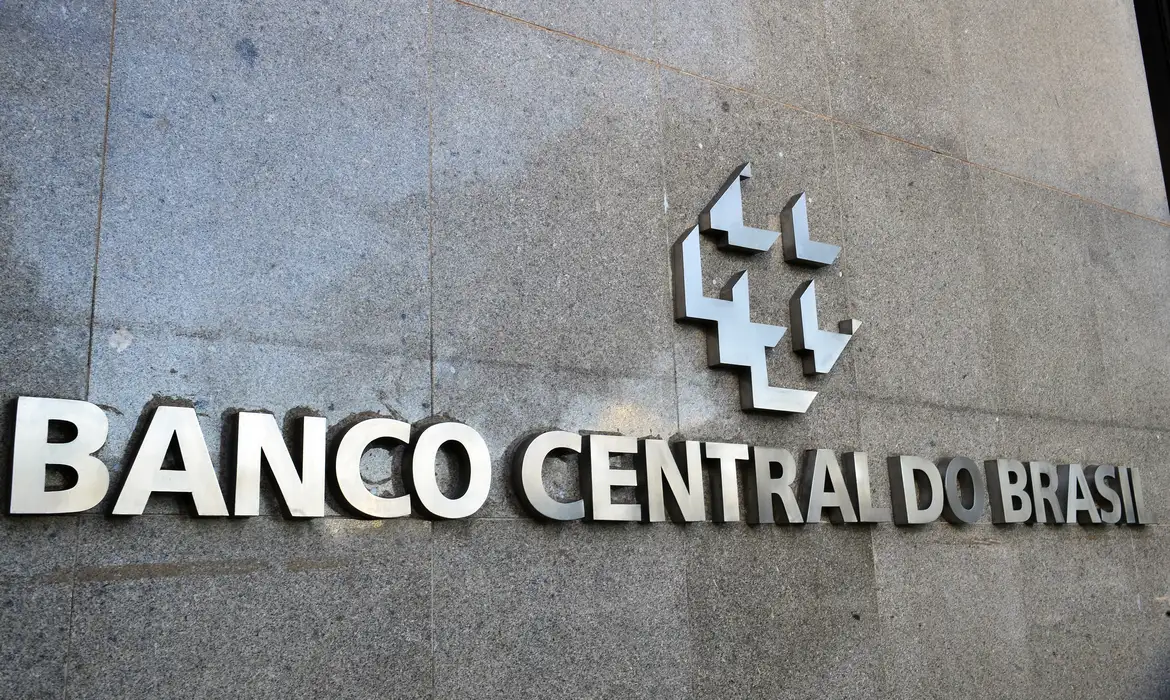 Copom corta Selic para 14% e mantém postura cautelosa sobre cortes futuros