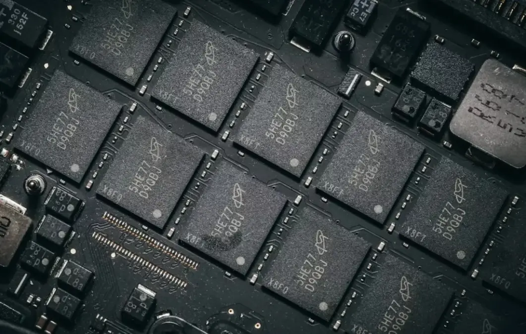 Maiores fabricantes de memória vendem toda a capacidade de DRAM e HBM para 2027