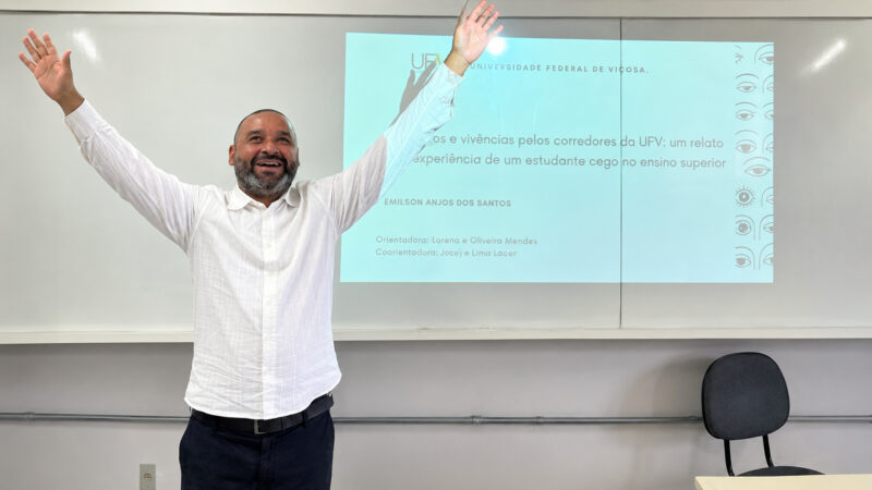 Mineiro cego começa escolarização após os 20, aprende Braille, faz Enem e, aos 43, se torna primeiro aluno cego a concluir Pedagogia na UFV