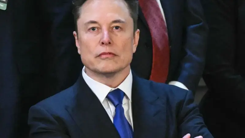 Fortuna de Elon Musk cai para US$ 684 bilhões após desvalorização da SpaceX