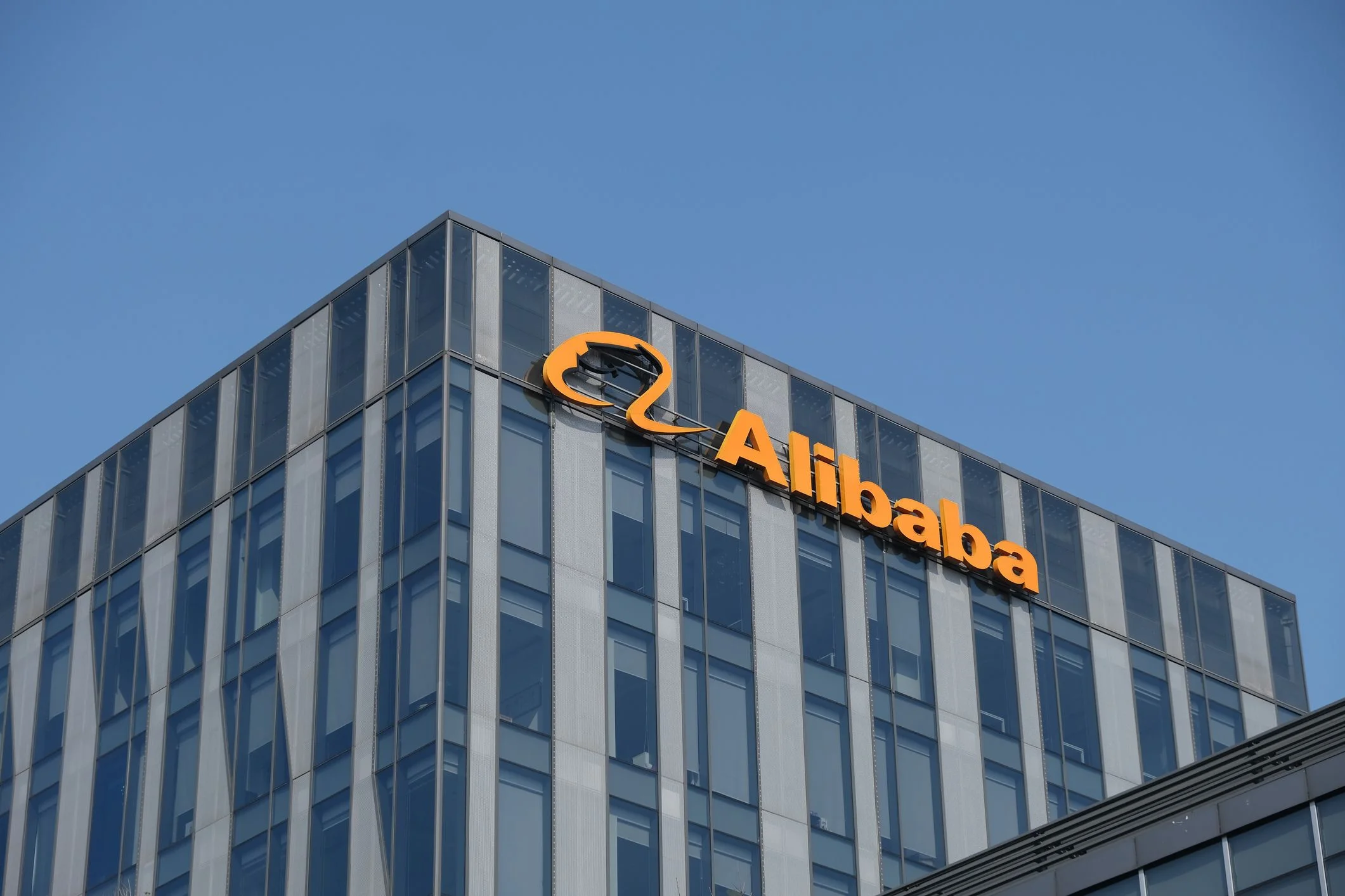 Alibaba avalia cobrar pelo uso comercial do novo modelo de IA Qwen