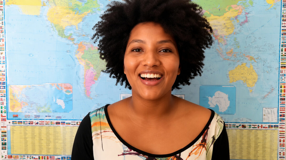 Filha de empregada doméstica do interior do Maranhão aprende francês sozinha e vai estudar na Sciences Po Rennes, na França
