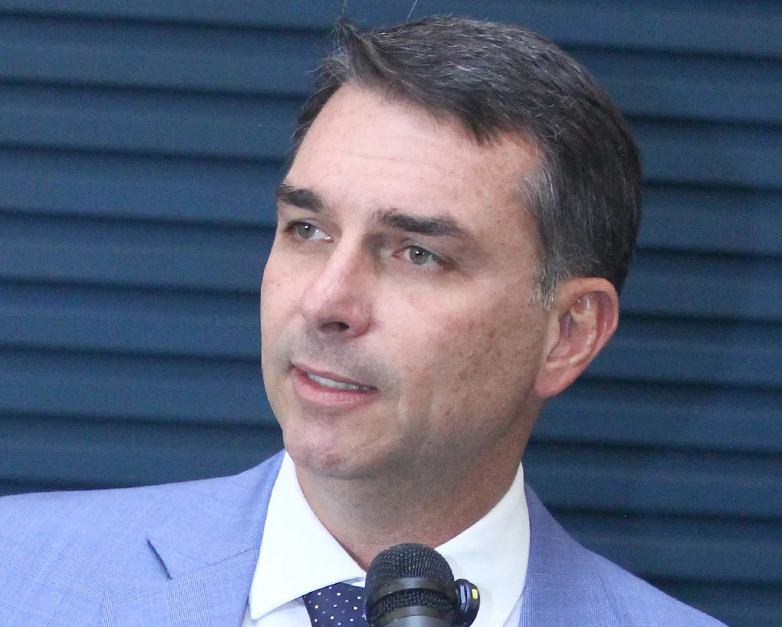 Programa de governo será decisivo para Flávio tentar ultrapassagem