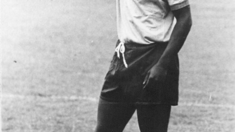 Edu, ídolo do Santos, completa 77 anos; Gazeta relembra cinco partidas marcantes na Vila Belmiro
