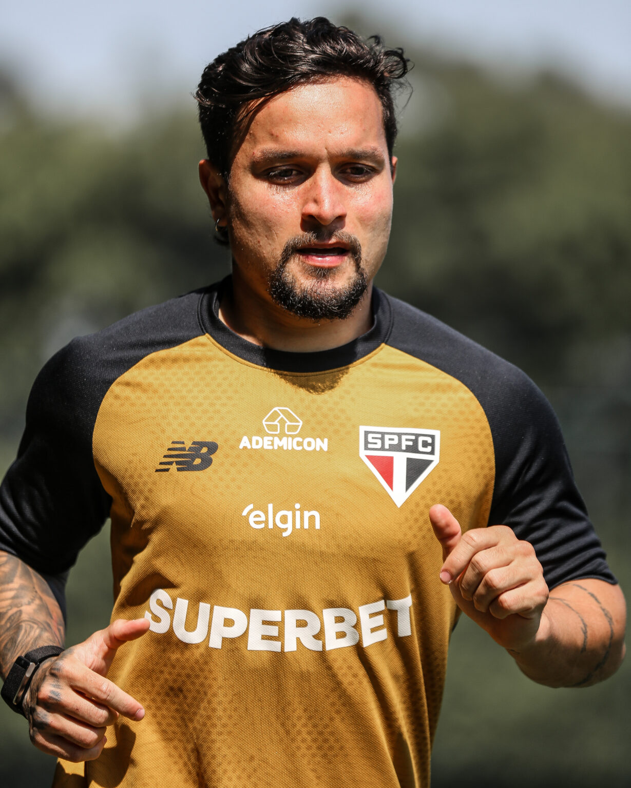 Artur volta a treinar no gramado e São Paulo inicia preparação para enfrentar o Bolívar