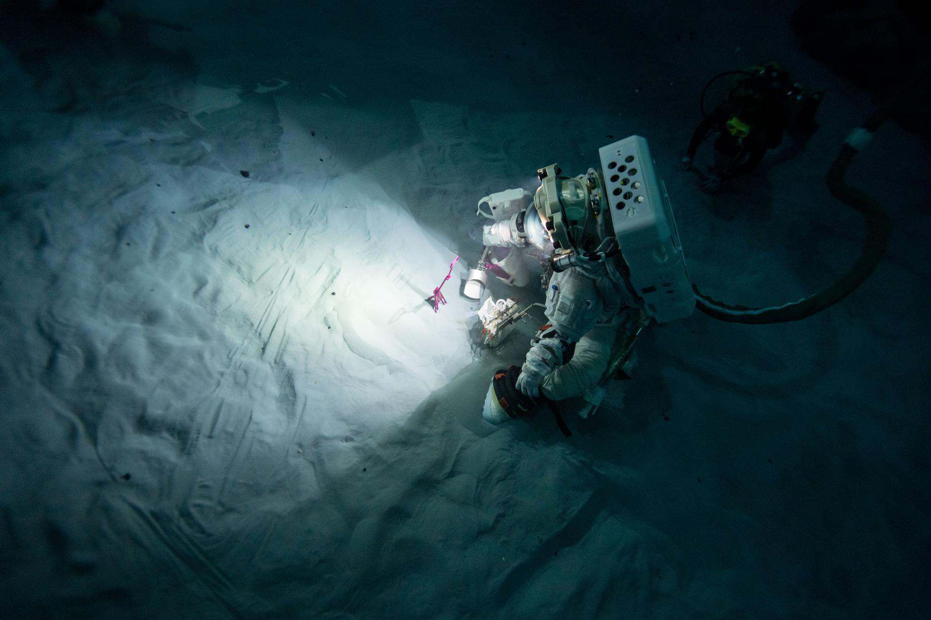 Por que a NASA treina astronautas debaixo d’água para voltar à Lua