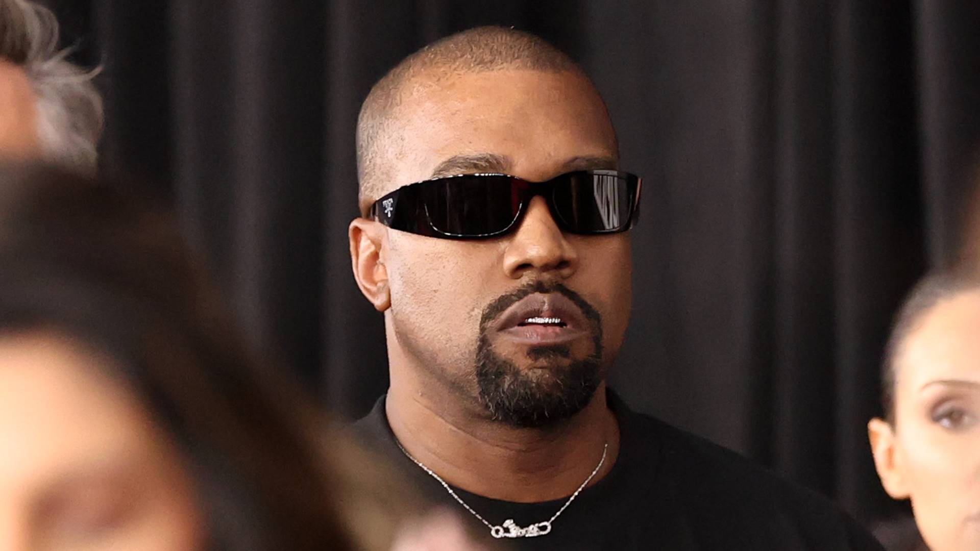 Kanye West fecha acordo com ex-assistente que o processou por agressão sexual e demissão indevida
