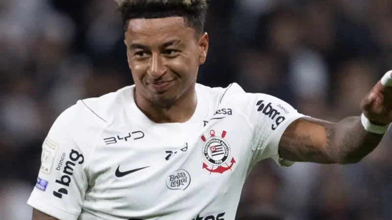 Jesse Lingard segue aquém das expectativas no Corinthians e ainda não se firmou