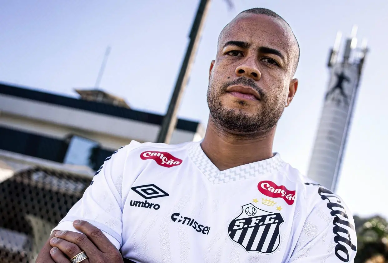 Mayke deixa o Santos após 20 jogos e disputa judicial por rescisão contratual