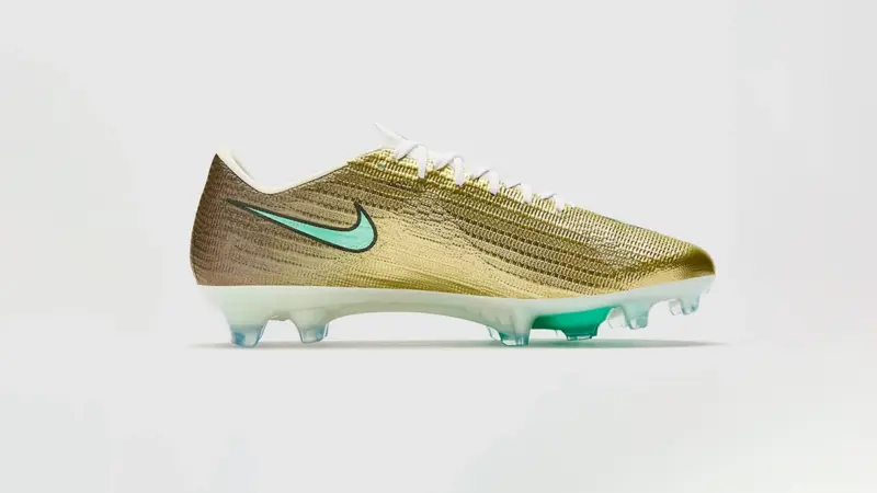 Nike apresenta Mercurial Superfly 11 de Mbappé em edição totalmente dourada