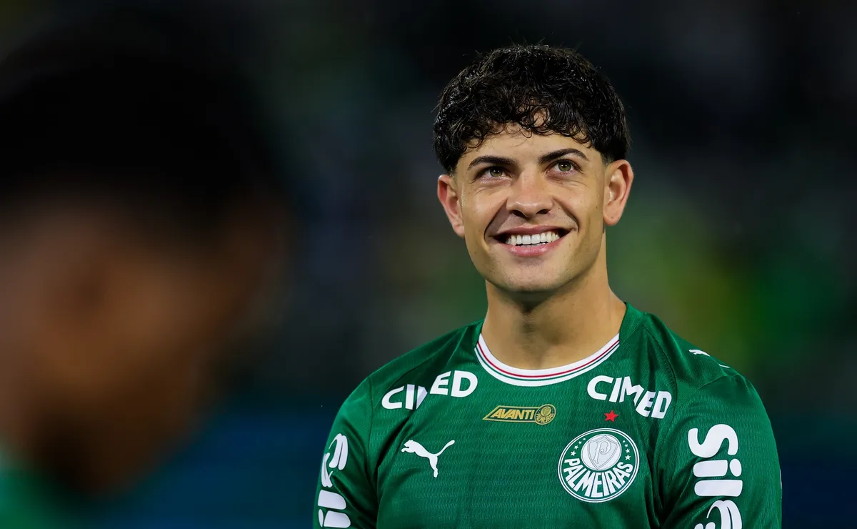 Napoli faz oferta por Agustín Giay e Palmeiras avalia proposta pelo lateral