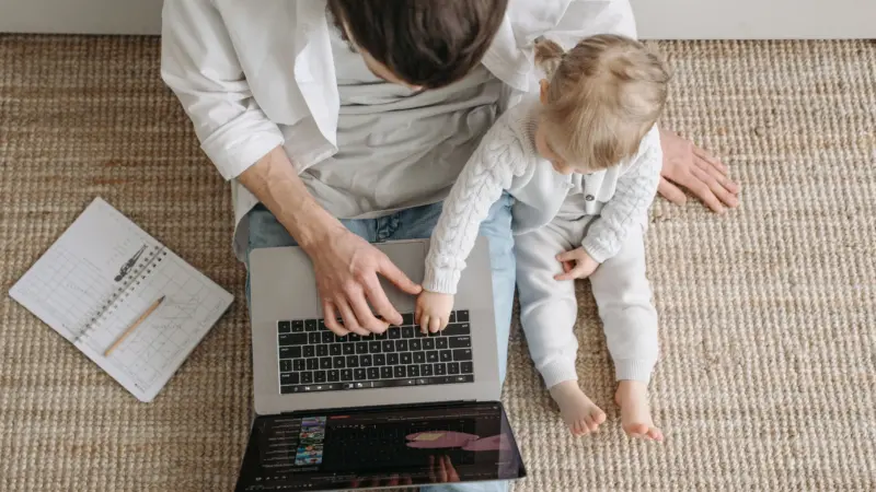 Paternidade pode melhorar bem-estar e habilidades no trabalho, aponta pesquisa