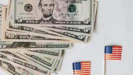 Fed mantém juros, mas sinalização mais dura eleva chances de alta já em setembro