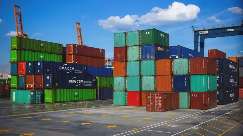EUA elevam importações de produtos asiáticos no primeiro semestre por incerteza sobre tarifas