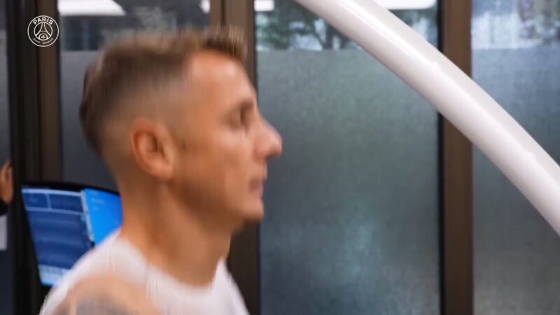 Lucas Digne retoma atividades no PSG com exames, visita ao Campus e primeiro treino