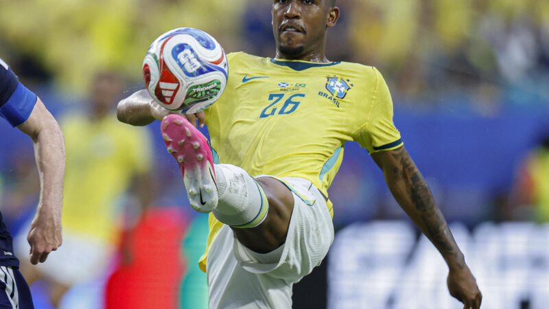 Al-Hilal prepara oferta por Rayan para repor saída de Malcom