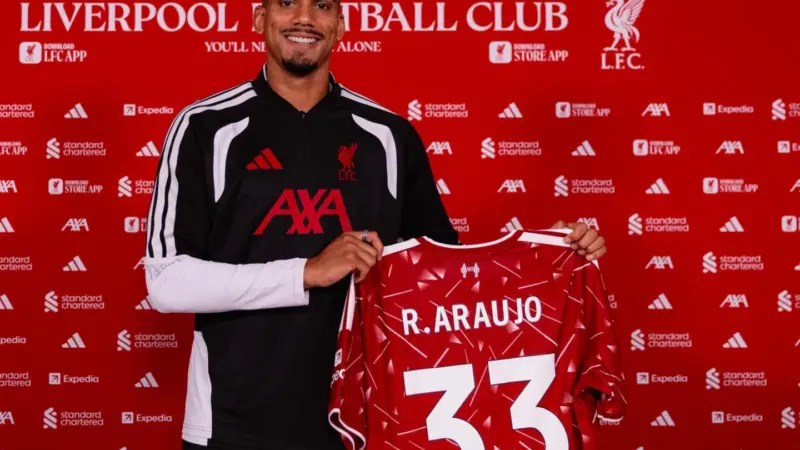 Liverpool confirma empréstimo de Ronald Araújo até 2027