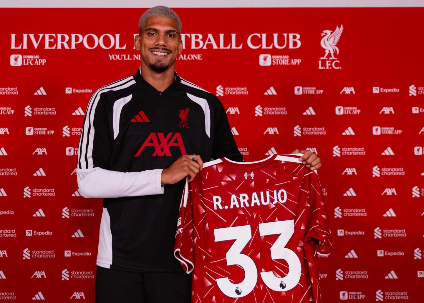 Liverpool confirma empréstimo de Ronald Araújo até 2027
